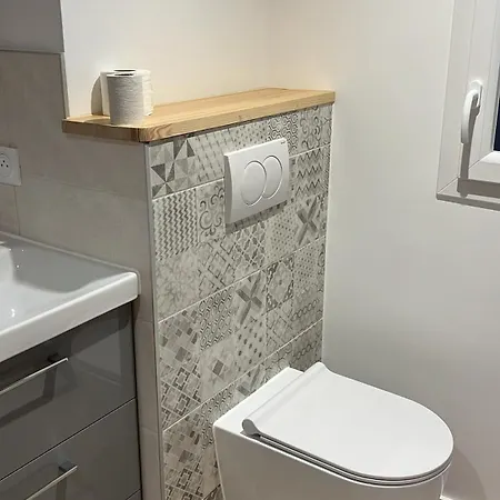 Rez-de-chaussee Apartment *